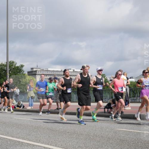 29.06.2025 - hella hamburg halbmarathon Luisa Fischer http://msf.ph/oto/8458320 29.06.2025 09:52:51 Kennedybrücke 1525, 11767, 54, 2568, 017, 13725, 18154, 65, 1688, 1882, 2568, 2826, 3332, 4398, 4823, 5409, 5745, 6458, 6529, 6649, 8450, 9017, 9116, 9302, 10218 meine-sportfotos.de