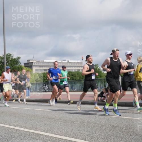 29.06.2025 - hella hamburg halbmarathon Luisa Fischer http://msf.ph/oto/8458338 29.06.2025 09:52:52 Kennedybrücke 160, 18275, 2568, 1688, 1882, 2568, 2826, 4398, 4823, 5409, 5745, 6458, 6529, 6649, 8450, 9017, 9116, 10218 meine-sportfotos.de