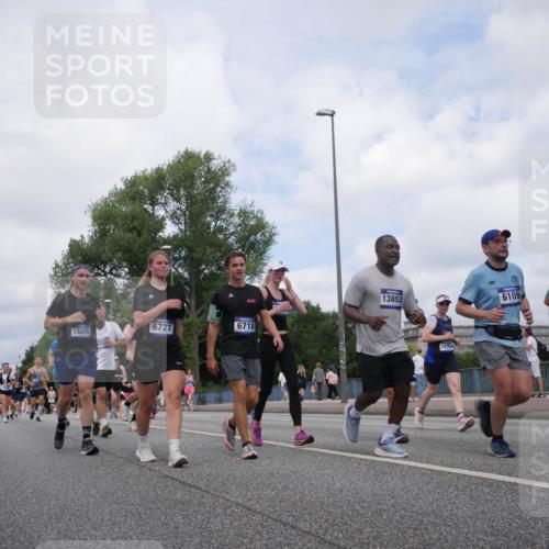 29.06.2025 - hella hamburg halbmarathon Luisa Fischer http://msf.ph/oto/8458343 29.06.2025 10:37:26 Kennedybrücke 16578, 20, 6727, 6718, 13853, 15793, 6109, 11432, 1025, 1705, 1787, 2496, 2510, 2511, 3829, 4479, 4942, 6034, 6109, 6718, 6727, 7324, 7329, 8202, 9094, 9514 meine-sportfotos.de