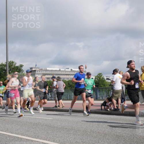 29.06.2025 - hella hamburg halbmarathon Luisa Fischer http://msf.ph/oto/8458353 29.06.2025 09:52:52 Kennedybrücke 8450, 15251, 645, 09, 16275, 1178, 2568, 1688, 1882, 2568, 2826, 4398, 4823, 5409, 5745, 6458, 6529, 6649, 8450, 9017, 9116, 10218 meine-sportfotos.de
