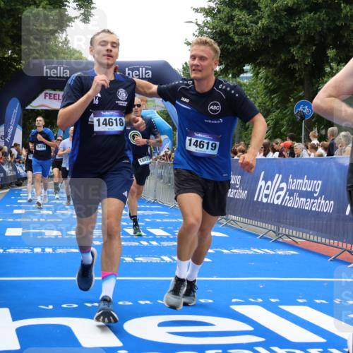 29.06.2025 - hella hamburg halbmarathon Strokosch-Dieckow http://msf.ph/oto/8458378 29.06.2025 10:47:37 Ziel 1070, 1320, 1696, 2284, 2708, 5889, 6009, 7962, 8023, 8234, 8927, 10969, 10988, 11283, 12870, 13223, 13303, 13948, 14618, 14619, 15451, 15478, 15479, 16205, 17229, 18104, 18430, 18970, 19181 meine-sportfotos.de