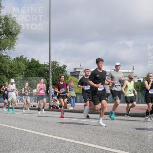 29.06.2025 - hella hamburg halbmarathon Luisa Fischer http://msf.ph/oto/8458383 29.06.2025 09:52:57 Kennedybrücke 1767, 1882, 745, 15493, 6649, 5888, 0922, 12335, 9116, 16648, 1358, 1688, 1882, 2675, 4398, 5745, 6649, 9116, 9365, 10218 meine-sportfotos.de