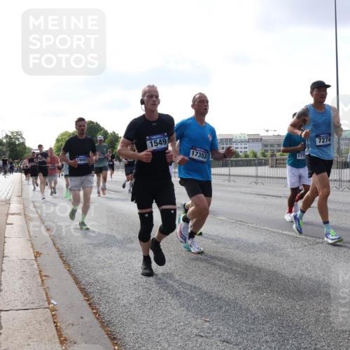 29.06.2025 - hella hamburg halbmarathon Lena Gebhardt http://msf.ph/oto/8458422 29.06.2025 09:54:36 Lombardsbrücke 1549, 19007, 17353, 1775, 7274, 1119, 1171, 1342, 1399, 1424, 1549, 1817, 1892, 1942, 2020, 2098, 2188, 2222, 2367, 2442, 2470, 2561, 2596, 2670, 2842, 2889, 2955, 3477, 3562, 3785, 4017, 4029, 4183, 4185, 4270, 4816, 4832, 5020, 5447, 5706, 5884, 6266, 6630, 6723, 6819, 6831, 6978, 7087, 7274, 7297, 7335, 7709, 7908, 8117, 8142, 8374, 8482, 8576, 8657, 8698, 8743, 8916, 8981, 9038, 9051, 9463, 9710, 9815, 9924, 10057, 10237, 10529, 11848 meine-sportfotos.de