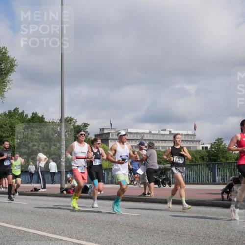 29.06.2025 - hella hamburg halbmarathon Luisa Fischer http://msf.ph/oto/8458462 29.06.2025 09:52:59 Kennedybrücke 17632, 2675, 1882, 5745, 1251, 15493, 1358, 1688, 1882, 2675, 4398, 5745, 6649, 8958, 9116, 9365 meine-sportfotos.de