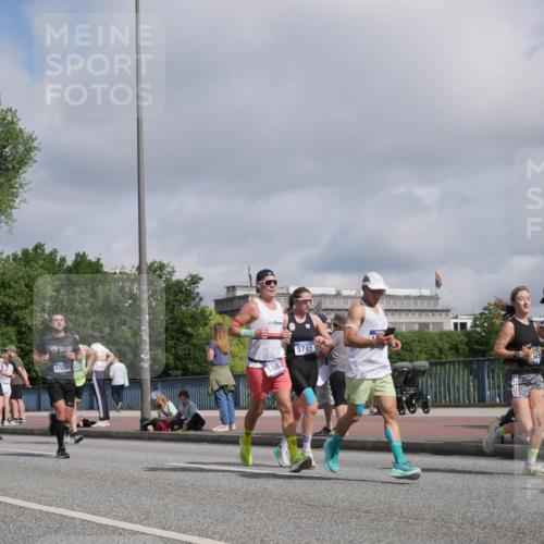 29.06.2025 - hella hamburg halbmarathon Luisa Fischer http://msf.ph/oto/8458479 29.06.2025 09:53:00 Kennedybrücke 17632, 675, 1882, 5745, 759, 1209, 1358, 1882, 2675, 4205, 4398, 5745, 6649, 8958, 9116, 9365 meine-sportfotos.de