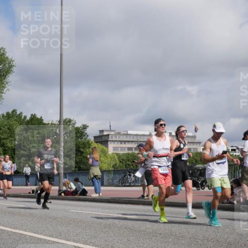 29.06.2025 - hella hamburg halbmarathon Luisa Fischer http://msf.ph/oto/8458488 29.06.2025 09:53:00 Kennedybrücke 1763, 5745, 1882, 1209, 1358, 1882, 2675, 4205, 4398, 5745, 6649, 8958, 9116, 9365 meine-sportfotos.de