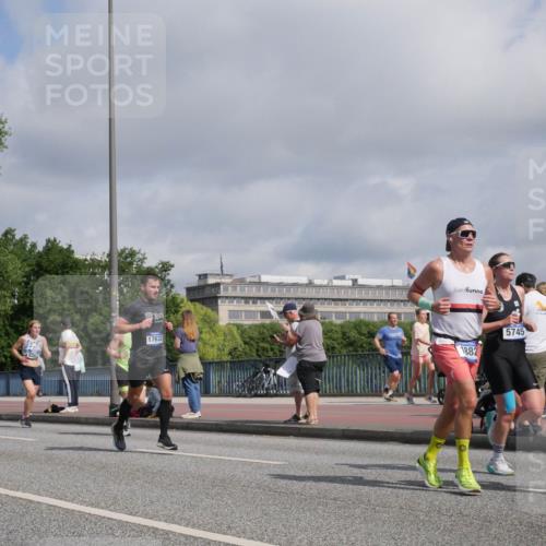 29.06.2025 - hella hamburg halbmarathon Luisa Fischer http://msf.ph/oto/8458503 29.06.2025 09:53:01 Kennedybrücke 17632, 1882, 5745, 1209, 1358, 1882, 2675, 4205, 5508, 5745, 6649, 8958, 9116, 9365 meine-sportfotos.de