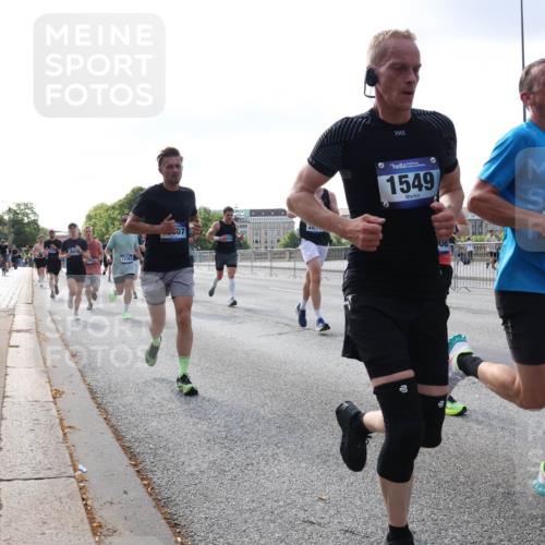 29.06.2025 - hella hamburg halbmarathon Lena Gebhardt http://msf.ph/oto/8458531 29.06.2025 09:54:37 Lombardsbrücke 12367, 07, 20, 1549, 08, 1171, 1342, 1399, 1549, 1817, 1892, 1942, 2020, 2098, 2188, 2222, 2367, 2442, 2470, 2561, 2592, 2596, 2670, 2842, 2889, 2955, 3208, 3209, 3477, 3562, 3785, 4017, 4029, 4183, 4185, 4270, 4816, 4832, 5020, 5447, 5706, 5884, 6266, 6290, 6630, 6723, 6819, 6831, 6978, 7087, 7274, 7297, 7335, 7709, 7908, 8117, 8142, 8374, 8482, 8576, 8657, 8698, 8743, 8916, 8981, 9038, 9051, 9463, 9710, 9815, 9924, 10057, 10237, 10529 meine-sportfotos.de