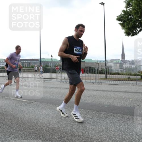 29.06.2025 - hella hamburg halbmarathon Lena Gebhardt http://msf.ph/oto/8458534 29.06.2025 10:31:40 Lombardsbrücke 339, 16978, 4953, 6573, 1235, 1292, 1373, 1844, 1879, 1979, 2384, 2414, 2672, 2831, 2832, 2914, 3221, 3239, 3358, 3396, 3397, 3424, 3571, 3681, 3751, 4817, 4877, 4953, 5156, 5165, 5437, 5846, 5943, 5965, 6057, 6078, 6160, 6546, 6573, 6640, 6718, 6727, 7334, 7604, 7772, 7898, 8050, 8072, 8073, 8304, 8620, 8806, 9078, 9104, 9183, 9478, 9812, 9883, 10111, 10240, 10586, 11587, 13724, 14349, 15725, 16457, 16978, 17404, 17517, 17587, 17706 meine-sportfotos.de