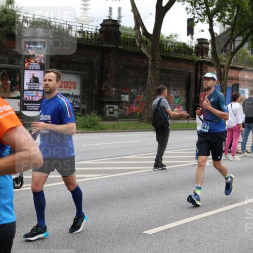 29.06.2025 - hella hamburg halbmarathon Yannick Fuchs http://msf.ph/oto/8458539 29.06.2025 10:56:29 20KM 1006, 1128, 1212, 1264, 1377, 1432, 1568, 1573, 1674, 1726, 3740, 4511, 6414, 6415, 6752, 7658, 7869, 8045, 8624, 8730, 9131, 10214, 10519, 11180, 11670, 12156, 12286, 13498, 13868, 14368, 14456, 16292, 16654, 16688, 16808, 17136, 17383, 17955, 18599, 19023 meine-sportfotos.de