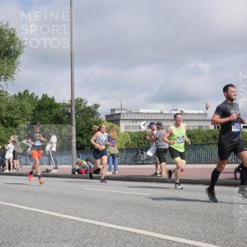 29.06.2025 - hella hamburg halbmarathon Luisa Fischer http://msf.ph/oto/8458547 29.06.2025 09:53:02 Kennedybrücke 18723, 2675, 17632, 1209, 1358, 1882, 2675, 4205, 4380, 5508, 5745, 7026, 8958, 9365 meine-sportfotos.de
