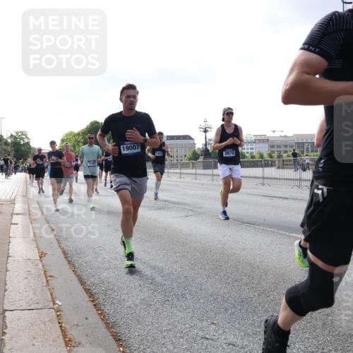 29.06.2025 - hella hamburg halbmarathon Lena Gebhardt http://msf.ph/oto/8458551 29.06.2025 09:54:37 Lombardsbrücke 12367, 19007, 16834, 2670, 1171, 1342, 1399, 1549, 1817, 1892, 1942, 2020, 2098, 2188, 2222, 2367, 2442, 2470, 2561, 2592, 2596, 2670, 2842, 2889, 2955, 3208, 3209, 3477, 3562, 3785, 4017, 4029, 4183, 4185, 4270, 4816, 4832, 5020, 5447, 5706, 5884, 6266, 6290, 6630, 6723, 6819, 6831, 6978, 7087, 7274, 7297, 7335, 7709, 7908, 8117, 8142, 8374, 8482, 8576, 8657, 8698, 8743, 8916, 8981, 9038, 9051, 9463, 9710, 9815, 9924, 10057, 10237, 10529 meine-sportfotos.de