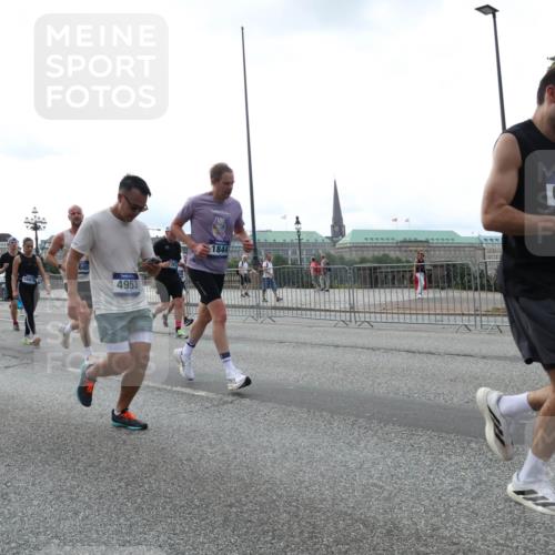 29.06.2025 - hella hamburg halbmarathon Lena Gebhardt http://msf.ph/oto/8458560 29.06.2025 10:31:41 Lombardsbrücke 2758, 16978, 640, 4953, 1844, 6573, 1235, 1292, 1373, 1844, 1879, 1979, 2384, 2414, 2672, 2831, 2832, 2914, 3221, 3239, 3358, 3396, 3397, 3424, 3571, 3681, 3751, 3752, 4817, 4877, 4953, 5156, 5165, 5437, 5846, 5943, 5965, 6057, 6078, 6160, 6546, 6573, 6640, 6718, 6727, 7334, 7604, 7772, 7816, 7898, 8050, 8072, 8073, 8304, 8620, 8806, 9078, 9104, 9183, 9478, 9812, 9883, 10111, 10240, 10586, 11587, 13724, 14349, 15725, 16457, 16978, 17404, 17517, 17587, 17706 meine-sportfotos.de