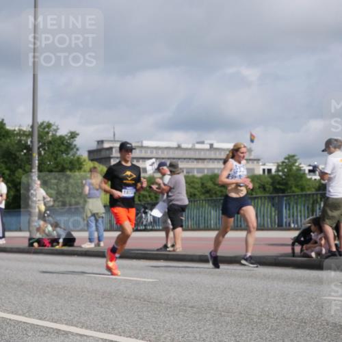 29.06.2025 - hella hamburg halbmarathon Luisa Fischer http://msf.ph/oto/8458575 29.06.2025 09:53:03 Kennedybrücke 1872, 1209, 1358, 1697, 1882, 2675, 4205, 4380, 5508, 5745, 6686, 7026, 8958, 9365 meine-sportfotos.de