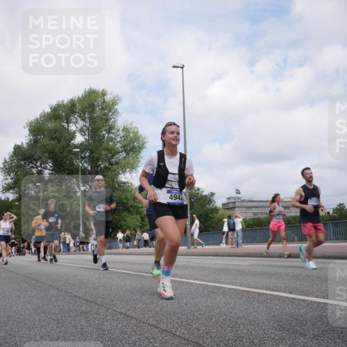 29.06.2025 - hella hamburg halbmarathon Luisa Fischer http://msf.ph/oto/8458581 29.06.2025 10:37:33 Kennedybrücke 4479, 8145, 16798, 1405, 13437, 951, 4942, 11122, 2510, 2511, 3145, 3829, 4479, 4540, 4942, 5609, 6105, 6727, 6843, 7644, 9514, 10674 meine-sportfotos.de
