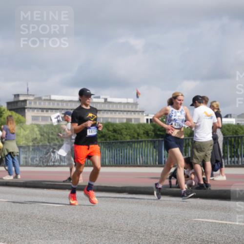 29.06.2025 - hella hamburg halbmarathon Luisa Fischer http://msf.ph/oto/8458592 29.06.2025 09:53:04 Kennedybrücke 1872, 9365, 1209, 1358, 1697, 2675, 3626, 4205, 4229, 4380, 5508, 6686, 6687, 7026, 8958, 9365 meine-sportfotos.de
