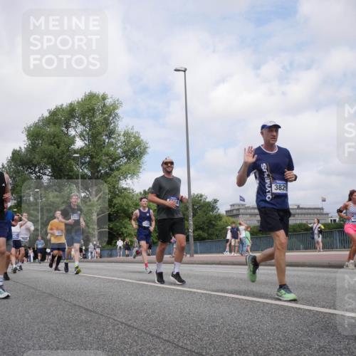 29.06.2025 - hella hamburg halbmarathon Luisa Fischer http://msf.ph/oto/8458605 29.06.2025 10:37:34 Kennedybrücke 4479, 3820, 2376, 2510, 2511, 3145, 3829, 4479, 4540, 4942, 5609, 6105, 6727, 6843, 7644, 8589, 9514, 10674 meine-sportfotos.de