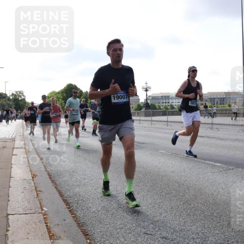 29.06.2025 - hella hamburg halbmarathon Lena Gebhardt http://msf.ph/oto/8458629 29.06.2025 09:54:37 Lombardsbrücke 1780, 12367, 19007, 2670, 1171, 1342, 1399, 1549, 1817, 1892, 1942, 2020, 2098, 2188, 2222, 2367, 2442, 2470, 2561, 2592, 2596, 2670, 2842, 2889, 2955, 3208, 3209, 3477, 3562, 3785, 4017, 4029, 4183, 4185, 4270, 4816, 4832, 5020, 5447, 5706, 5884, 6266, 6290, 6630, 6723, 6819, 6831, 6978, 7087, 7274, 7297, 7335, 7709, 7908, 8117, 8142, 8374, 8482, 8576, 8657, 8698, 8743, 8916, 8981, 9038, 9051, 9463, 9710, 9815, 9924, 10057, 10237, 10529 meine-sportfotos.de