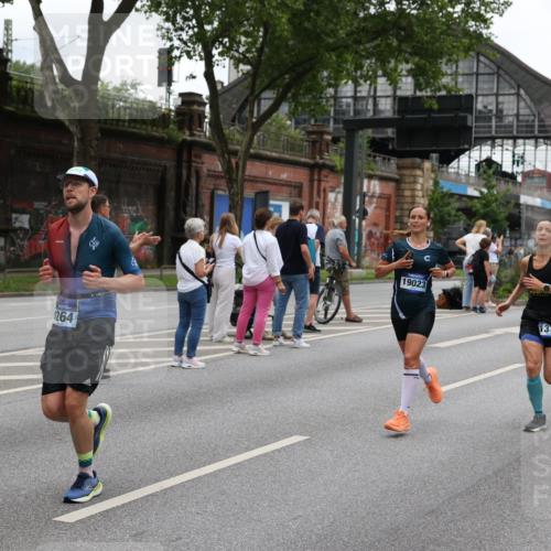 29.06.2025 - hella hamburg halbmarathon Yannick Fuchs http://msf.ph/oto/8458630 29.06.2025 10:56:30 20KM 1006, 1128, 1194, 1212, 1264, 1377, 1432, 1568, 1573, 1674, 1726, 3740, 4511, 6414, 6415, 6752, 7658, 7869, 8045, 8624, 8730, 9131, 10214, 10519, 11180, 11670, 12156, 12286, 13498, 13868, 14368, 14456, 16654, 16688, 16808, 17136, 17383, 17955, 18382, 18530, 18599, 19023 meine-sportfotos.de