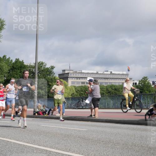 29.06.2025 - hella hamburg halbmarathon Luisa Fischer http://msf.ph/oto/8458644 29.06.2025 09:53:05 Kennedybrücke 17516, 18803, 23, 14272, 1700, 1358, 1209, 1358, 1697, 2675, 3626, 4205, 4229, 4380, 5508, 6686, 6687, 7026, 8958, 9365, 10783 meine-sportfotos.de