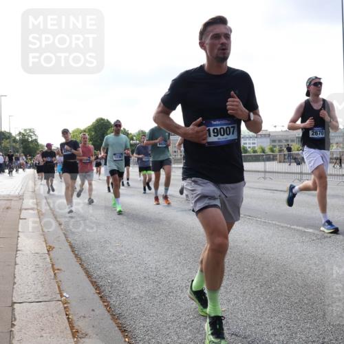 29.06.2025 - hella hamburg halbmarathon Lena Gebhardt http://msf.ph/oto/8458675 29.06.2025 09:54:38 Lombardsbrücke 891, 12367, 9924, 19007, 2670, 1171, 1342, 1399, 1549, 1817, 1942, 2020, 2098, 2188, 2222, 2367, 2442, 2470, 2561, 2592, 2596, 2670, 2842, 2889, 2955, 3208, 3209, 3477, 3562, 3785, 4017, 4029, 4270, 4816, 4832, 5020, 5447, 5706, 5884, 6266, 6290, 6630, 6723, 6819, 6978, 7087, 7274, 7297, 7335, 7709, 7908, 8117, 8142, 8374, 8482, 8576, 8657, 8698, 8743, 8916, 8981, 9038, 9051, 9463, 9661, 9710, 9815, 9924, 10057, 10237, 10529 meine-sportfotos.de