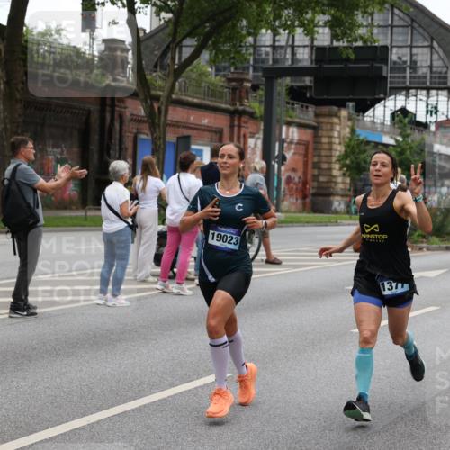 29.06.2025 - hella hamburg halbmarathon Yannick Fuchs http://msf.ph/oto/8458680 29.06.2025 10:56:30 20KM 1006, 1128, 1194, 1212, 1264, 1377, 1432, 1568, 1573, 1674, 1726, 3740, 4511, 6414, 6415, 6752, 7658, 7869, 8045, 8624, 8730, 9131, 10214, 10519, 11180, 11670, 12156, 12286, 13498, 13868, 14368, 14456, 16654, 16688, 16808, 17136, 17383, 17955, 18382, 18530, 18599, 19023 meine-sportfotos.de