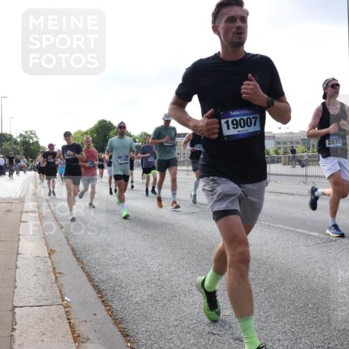 29.06.2025 - hella hamburg halbmarathon Lena Gebhardt http://msf.ph/oto/8458708 29.06.2025 09:54:38 Lombardsbrücke 89, 12367, 9924, 1683, 19007, 2670, 1171, 1342, 1399, 1549, 1817, 1942, 2020, 2098, 2188, 2222, 2367, 2442, 2470, 2561, 2592, 2596, 2670, 2842, 2889, 2955, 3208, 3209, 3477, 3562, 3785, 4017, 4029, 4270, 4816, 4832, 5020, 5447, 5706, 5884, 6266, 6290, 6630, 6723, 6819, 6978, 7087, 7274, 7297, 7335, 7709, 7908, 8117, 8142, 8374, 8482, 8576, 8657, 8698, 8743, 8916, 8981, 9038, 9051, 9463, 9661, 9710, 9815, 9924, 10057, 10237, 10529 meine-sportfotos.de