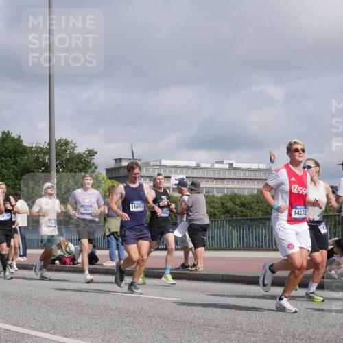 29.06.2025 - hella hamburg halbmarathon Luisa Fischer http://msf.ph/oto/8458741 29.06.2025 09:53:08 Kennedybrücke 17486, 1209, 19116, 11281, 16697, 17623, 8803, 14272, 8958, 1209, 1358, 1697, 3626, 4205, 4229, 4380, 5472, 5508, 6080, 6686, 6687, 7026, 7110, 8958, 10783 meine-sportfotos.de