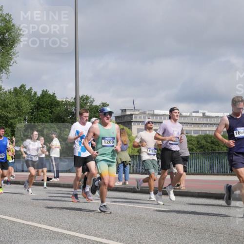 29.06.2025 - hella hamburg halbmarathon Luisa Fischer http://msf.ph/oto/8458784 29.06.2025 09:53:09 Kennedybrücke 6687, 18449, 1624, 7026, 19046, 1209, 11281, 16697, 18803, 1209, 1358, 1697, 3626, 4205, 4229, 4380, 5472, 5508, 6080, 6686, 6687, 7026, 7110, 8958, 10783 meine-sportfotos.de