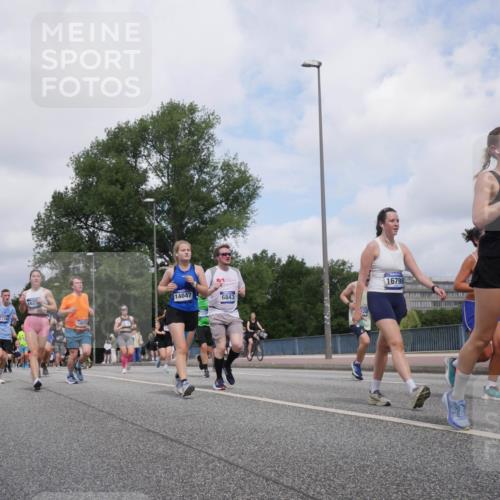 29.06.2025 - hella hamburg halbmarathon Luisa Fischer http://msf.ph/oto/8458808 29.06.2025 10:37:40 Kennedybrücke 1623, 106, 14047, 17230, 6843, 16798, 5609, 2376, 2801, 3145, 3420, 4540, 5609, 6105, 6843, 7644, 8021, 8589, 9379, 9448, 10674 meine-sportfotos.de