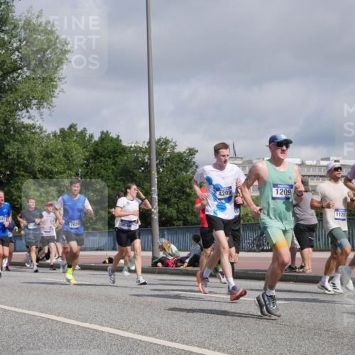 29.06.2025 - hella hamburg halbmarathon Luisa Fischer http://msf.ph/oto/8458810 29.06.2025 09:53:10 Kennedybrücke 1697, 7026, 19046, 4205, 16, 1209, 11281, 17623, 1209, 1358, 1697, 3626, 4205, 4229, 4380, 5472, 5508, 6080, 6686, 6687, 7026, 7110, 8958, 10783 meine-sportfotos.de