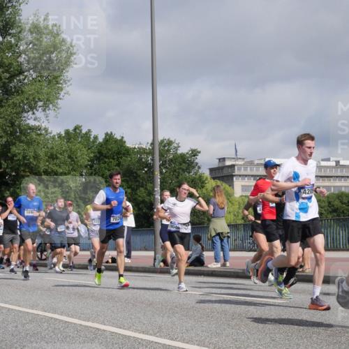 29.06.2025 - hella hamburg halbmarathon Luisa Fischer http://msf.ph/oto/8458831 29.06.2025 09:53:10 Kennedybrücke 3626, 11491, 169, 422, 18449, 702, 19046, 4205, 12, 1209, 1358, 1697, 3626, 4205, 4229, 4380, 5472, 5508, 6080, 6686, 6687, 7026, 7110, 8958, 10783 meine-sportfotos.de