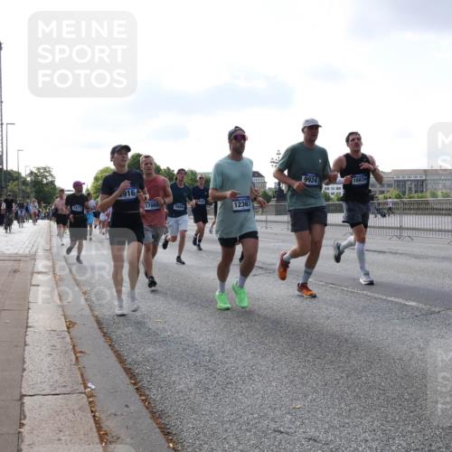 29.06.2025 - hella hamburg halbmarathon Lena Gebhardt http://msf.ph/oto/8458843 29.06.2025 09:54:39 Lombardsbrücke 1817, 916, 9924, 16834, 17865, 5884, 12367, 1171, 1342, 1399, 1549, 1817, 1942, 2020, 2098, 2188, 2222, 2367, 2442, 2470, 2561, 2592, 2596, 2670, 2842, 2889, 2955, 3208, 3209, 3477, 3562, 4017, 4029, 4270, 4816, 4832, 5020, 5447, 5706, 5884, 6266, 6290, 6389, 6630, 6723, 6819, 6978, 7087, 7274, 7297, 7335, 7709, 7908, 8117, 8142, 8374, 8482, 8576, 8657, 8698, 8743, 8916, 8981, 9038, 9051, 9093, 9661, 9710, 9815, 9924, 10057, 10237 meine-sportfotos.de