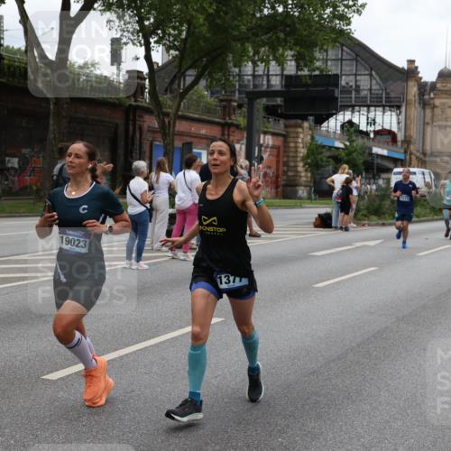 29.06.2025 - hella hamburg halbmarathon Yannick Fuchs http://msf.ph/oto/8458879 29.06.2025 10:56:31 20KM 1006, 1194, 1212, 1264, 1377, 1432, 1568, 1573, 1674, 1726, 3740, 4511, 6414, 6415, 6752, 7658, 7869, 8045, 8624, 8730, 10214, 10519, 11180, 11670, 12156, 12286, 13498, 13868, 14348, 14368, 14456, 16654, 16688, 16808, 17136, 17383, 17955, 18382, 18530, 18599, 19023 meine-sportfotos.de