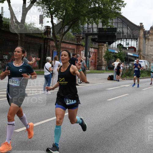 29.06.2025 - hella hamburg halbmarathon Yannick Fuchs http://msf.ph/oto/8458900 29.06.2025 10:56:31 20KM 1006, 1194, 1212, 1264, 1377, 1432, 1568, 1573, 1674, 1726, 3740, 4511, 6414, 6415, 6752, 7658, 7869, 8045, 8624, 8730, 10214, 10519, 11180, 11670, 12156, 12286, 13498, 13868, 14348, 14368, 14456, 16654, 16688, 16808, 17136, 17383, 17955, 18382, 18530, 18599, 19023 meine-sportfotos.de