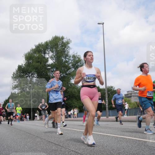 29.06.2025 - hella hamburg halbmarathon Luisa Fischer http://msf.ph/oto/8458918 29.06.2025 10:37:43 Kennedybrücke 2801, 17412, 17344, 16238, 8589, 9379, 10674, 17230, 2376, 2801, 3420, 5609, 6105, 6843, 8021, 8589, 8965, 9379, 9448, 10674 meine-sportfotos.de