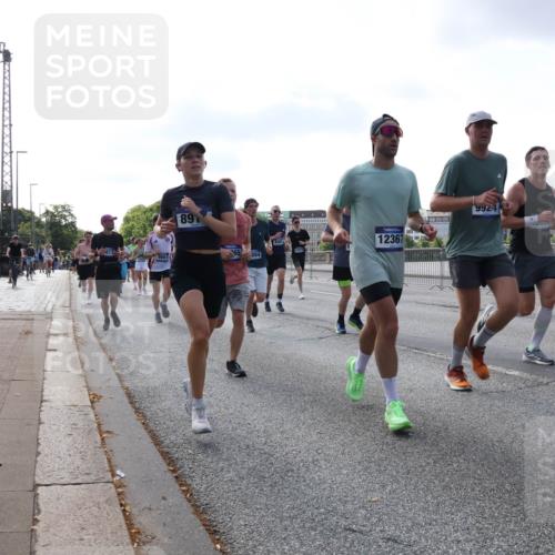 29.06.2025 - hella hamburg halbmarathon Lena Gebhardt http://msf.ph/oto/8458936 29.06.2025 09:54:39 Lombardsbrücke 89, 817, 9051, 65, 12367, 992, 1171, 1342, 1399, 1549, 1817, 1942, 2020, 2098, 2188, 2222, 2367, 2442, 2470, 2561, 2592, 2596, 2670, 2842, 2889, 2955, 3208, 3209, 3477, 3562, 4017, 4029, 4270, 4816, 4832, 5020, 5447, 5706, 5884, 6266, 6290, 6389, 6630, 6723, 6819, 6978, 7087, 7274, 7297, 7335, 7709, 7908, 8117, 8142, 8374, 8482, 8576, 8657, 8698, 8743, 8916, 8981, 9038, 9051, 9093, 9661, 9710, 9815, 9924, 10057, 10237 meine-sportfotos.de