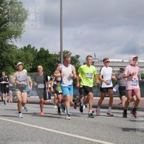 29.06.2025 - hella hamburg halbmarathon Luisa Fischer http://msf.ph/oto/8458975 29.06.2025 09:53:16 Kennedybrücke 1712, 826, 14012, 1845, 14798, 421, 14274, 1697, 2546, 3626, 4229, 4893, 5026, 5472, 5506, 5752, 5916, 6080, 6429, 6686, 6687, 7110, 8091, 8574, 10064, 10783 meine-sportfotos.de