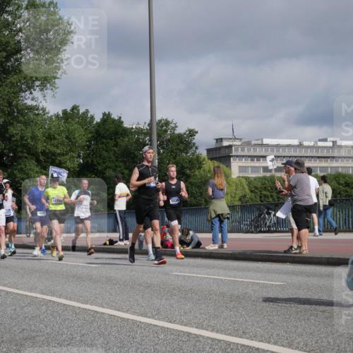 29.06.2025 - hella hamburg halbmarathon Luisa Fischer http://msf.ph/oto/8459047 29.06.2025 09:53:18 Kennedybrücke 5752, 921, 16301, 1173, 5026, 11, 14092, 2546, 4893, 5026, 5472, 5506, 5752, 5916, 6080, 6429, 7110, 8091, 8574, 10064, 10783 meine-sportfotos.de