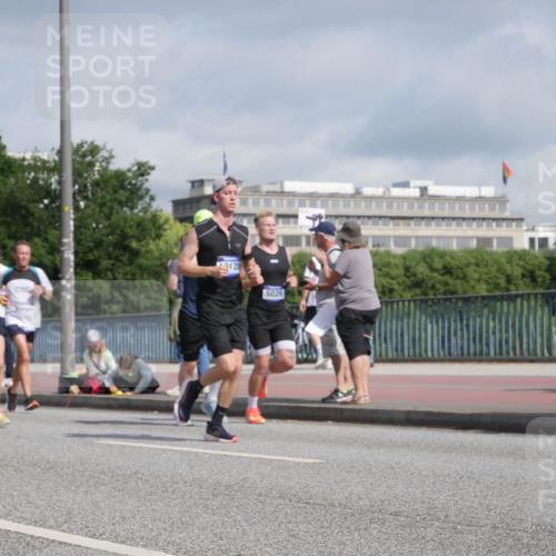 29.06.2025 - hella hamburg halbmarathon Luisa Fischer http://msf.ph/oto/8459064 29.06.2025 09:53:19 Kennedybrücke 1630, 120, 5026, 2546, 4893, 5026, 5472, 5506, 5752, 5916, 6080, 6429, 7110, 8091, 8574, 10064 meine-sportfotos.de