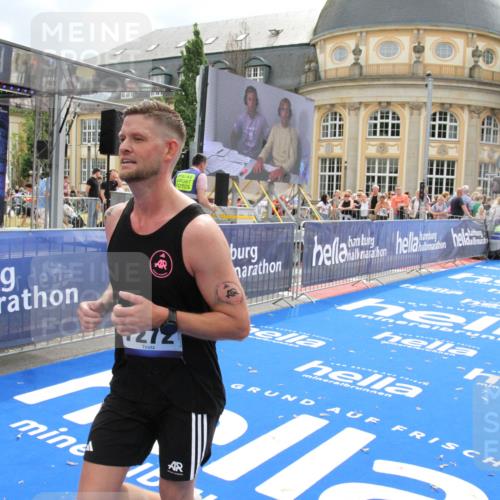 29.06.2025 - hella hamburg halbmarathon Michael Strokosch http://msf.ph/oto/8459083 29.06.2025 10:32:21 Ziel 1894, 7272, 10876, 16065 meine-sportfotos.de