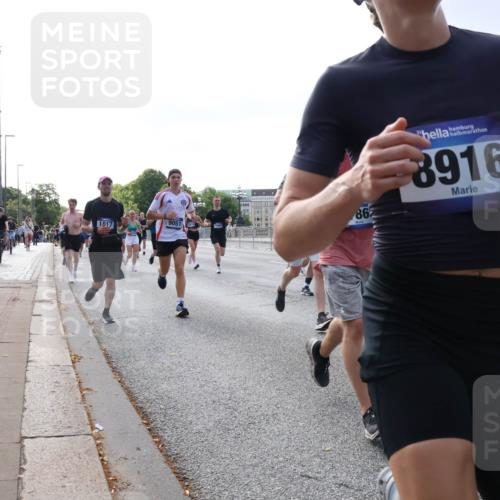 29.06.2025 - hella hamburg halbmarathon Lena Gebhardt http://msf.ph/oto/8459085 29.06.2025 09:54:40 Lombardsbrücke 9051, 1917, 862, 8916, 1171, 1342, 1399, 1549, 1817, 1942, 2020, 2098, 2188, 2222, 2367, 2442, 2470, 2561, 2592, 2596, 2670, 2842, 2889, 2955, 3208, 3209, 3477, 3562, 4017, 4029, 4270, 4816, 4832, 5020, 5447, 5706, 5884, 6266, 6290, 6389, 6630, 6723, 6819, 6978, 7087, 7274, 7297, 7335, 7709, 7908, 8117, 8142, 8374, 8482, 8576, 8657, 8698, 8743, 8916, 8981, 9038, 9051, 9093, 9661, 9710, 9815, 9924, 10057, 10237 meine-sportfotos.de