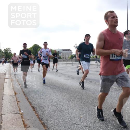 29.06.2025 - hella hamburg halbmarathon Lena Gebhardt http://msf.ph/oto/8459098 29.06.2025 09:54:40 Lombardsbrücke 1817, 9051, 5884, 17803, 14248, 1171, 1342, 1399, 1549, 1817, 1942, 2020, 2098, 2188, 2222, 2367, 2442, 2470, 2561, 2592, 2596, 2670, 2842, 2889, 2955, 3208, 3209, 3477, 3562, 4017, 4029, 4270, 4816, 4832, 5020, 5447, 5706, 5884, 6266, 6290, 6389, 6630, 6723, 6819, 6978, 7087, 7274, 7297, 7335, 7709, 7908, 8117, 8142, 8374, 8482, 8576, 8657, 8698, 8743, 8916, 8981, 9038, 9051, 9093, 9661, 9710, 9815, 9924, 10057, 10237 meine-sportfotos.de
