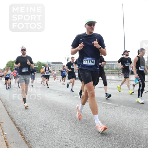 29.06.2025 - hella hamburg halbmarathon Lena Gebhardt http://msf.ph/oto/8459116 29.06.2025 10:31:45 Lombardsbrücke 1235, 17362, 3571, 11178, 8806, 1697, 1235, 1292, 1373, 1844, 1879, 2384, 2672, 2831, 2832, 2914, 3221, 3239, 3358, 3396, 3397, 3424, 3571, 3681, 3751, 3752, 4877, 4953, 5156, 5165, 5601, 5846, 5965, 6078, 6160, 6546, 6573, 6640, 6718, 6727, 7295, 7334, 7604, 7695, 7772, 7816, 7898, 8304, 8538, 8620, 8806, 9078, 9104, 9183, 9478, 9812, 9883, 10111, 10240, 10586, 11587, 13724, 14349, 15725, 16978, 17404, 17517, 17706 meine-sportfotos.de