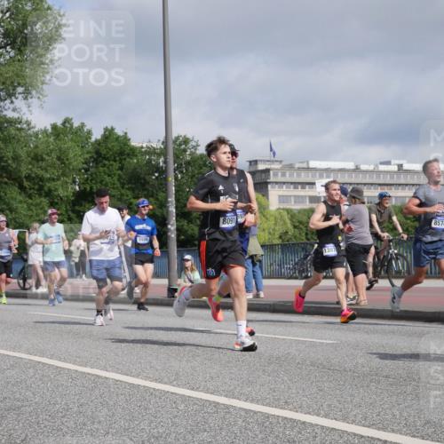29.06.2025 - hella hamburg halbmarathon Luisa Fischer http://msf.ph/oto/8459134 29.06.2025 09:53:23 Kennedybrücke 8091, 1441, 2546, 3056, 4893, 5026, 5506, 5752, 5916, 6429, 8091, 8574, 10064 meine-sportfotos.de