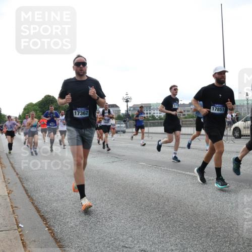 29.06.2025 - hella hamburg halbmarathon Lena Gebhardt http://msf.ph/oto/8459181 29.06.2025 10:31:45 Lombardsbrücke 1235, 9882, 17362, 3571, 17851, 1697, 1235, 1292, 1373, 1844, 1879, 2384, 2672, 2831, 2832, 2914, 3221, 3239, 3358, 3396, 3397, 3424, 3571, 3681, 3751, 3752, 4877, 4953, 5156, 5165, 5601, 5846, 5965, 6078, 6160, 6546, 6573, 6640, 6718, 6727, 7295, 7334, 7604, 7695, 7772, 7816, 7898, 8304, 8538, 8620, 8806, 9078, 9104, 9183, 9478, 9812, 9883, 10111, 10240, 10586, 11587, 13724, 14349, 15725, 16978, 17404, 17517, 17706 meine-sportfotos.de