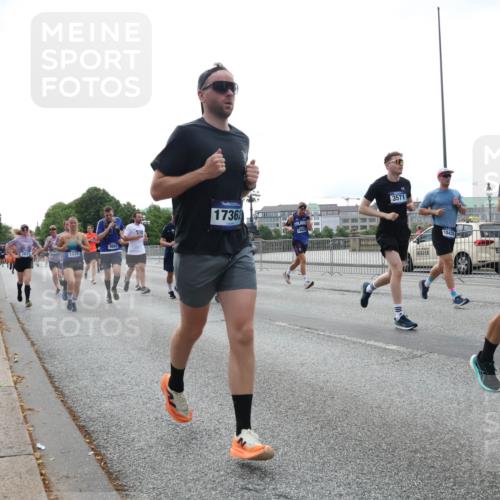 29.06.2025 - hella hamburg halbmarathon Lena Gebhardt http://msf.ph/oto/8459234 29.06.2025 10:31:46 Lombardsbrücke 1235, 17362, 3571, 1785, 1235, 1373, 1844, 1879, 2384, 2672, 2831, 2832, 3221, 3239, 3358, 3396, 3397, 3424, 3571, 3681, 3751, 3752, 4877, 4953, 5156, 5165, 5601, 5846, 5965, 6078, 6160, 6546, 6573, 6640, 6718, 6727, 7295, 7334, 7344, 7695, 7772, 7816, 7898, 8304, 8538, 8620, 8806, 9078, 9104, 9183, 9478, 9812, 9883, 10240, 10586, 11587, 13724, 15725, 16978, 17404, 17517, 17706 meine-sportfotos.de