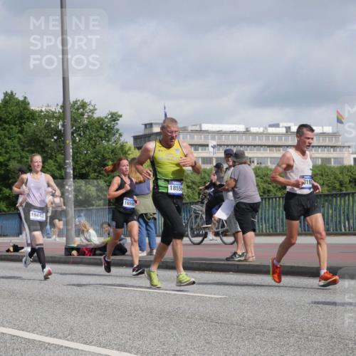 29.06.2025 - hella hamburg halbmarathon Luisa Fischer http://msf.ph/oto/8459236 29.06.2025 09:53:28 Kennedybrücke 14484, 18442, 16599, 18559, 3192, 1441, 1677, 2579, 3056, 4888, 4889, 5087, 5506, 6429, 6639, 8122, 8966 meine-sportfotos.de