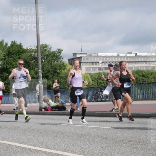 29.06.2025 - hella hamburg halbmarathon Luisa Fischer http://msf.ph/oto/8459257 29.06.2025 09:53:29 Kennedybrücke 3056, 14484, 18442, 16599, 185, 1441, 1677, 2579, 3056, 4888, 4889, 5087, 6639, 8122, 8966 meine-sportfotos.de