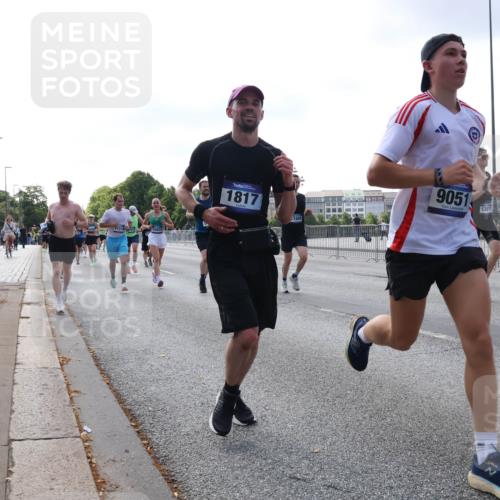 29.06.2025 - hella hamburg halbmarathon Lena Gebhardt http://msf.ph/oto/8459293 29.06.2025 09:54:42 Lombardsbrücke 11518, 18923, 1817, 9051, 13919, 1391, 348, 1171, 1342, 1399, 1549, 1817, 1942, 2020, 2098, 2188, 2222, 2367, 2442, 2470, 2561, 2592, 2596, 2670, 2842, 2889, 2955, 3208, 3209, 3477, 3562, 4017, 4029, 4816, 4832, 5020, 5399, 5447, 5706, 5884, 6266, 6290, 6389, 6630, 6723, 6819, 6978, 6991, 7087, 7274, 7297, 7335, 7709, 7908, 8117, 8142, 8374, 8482, 8487, 8576, 8657, 8698, 8916, 8981, 9038, 9051, 9093, 9661, 9710, 9815, 9924, 10057, 10237 meine-sportfotos.de